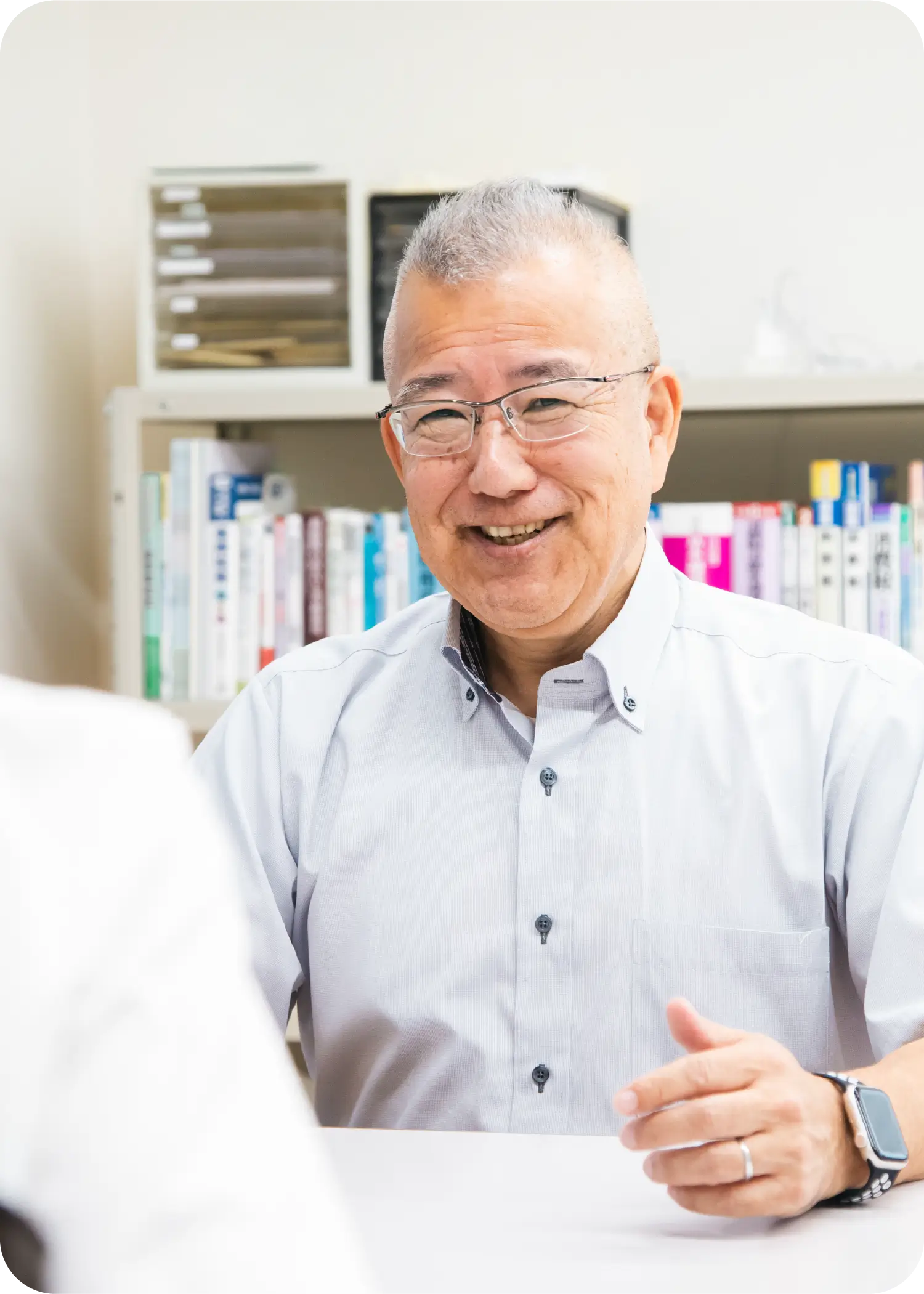 インタビューを受けるM.A