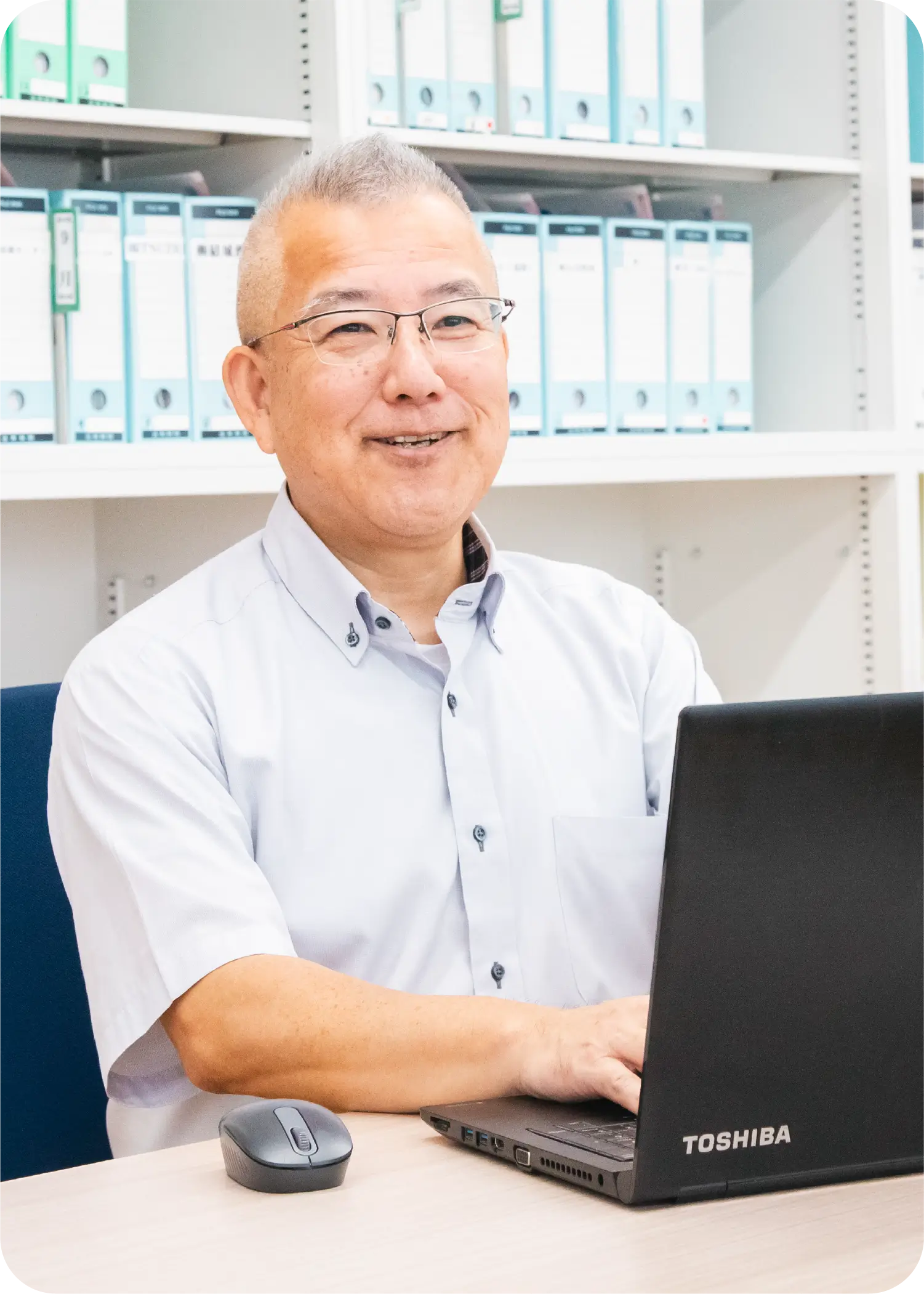 パソコンで作業するM.A