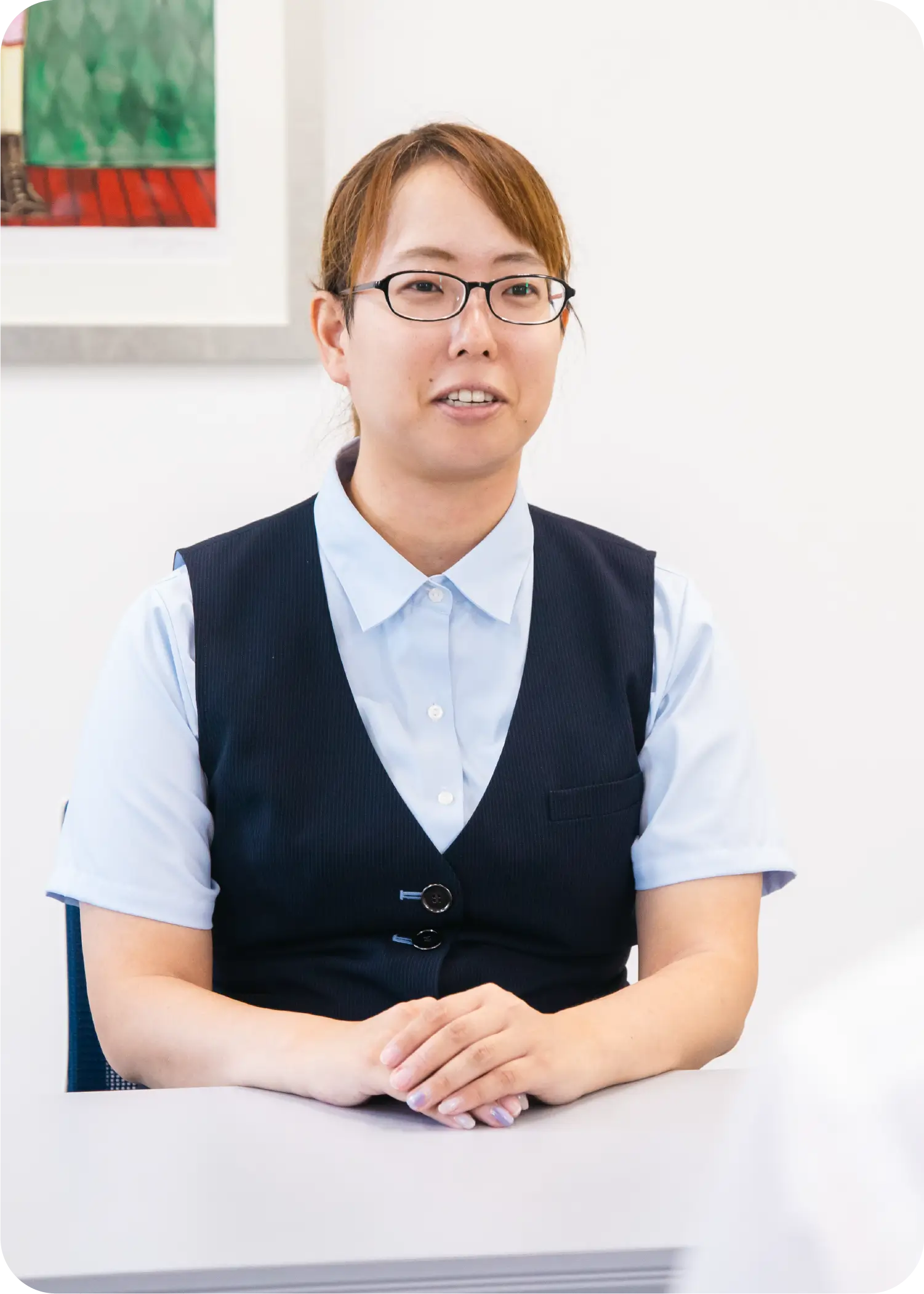 インタビューを受ける川井 もとみ